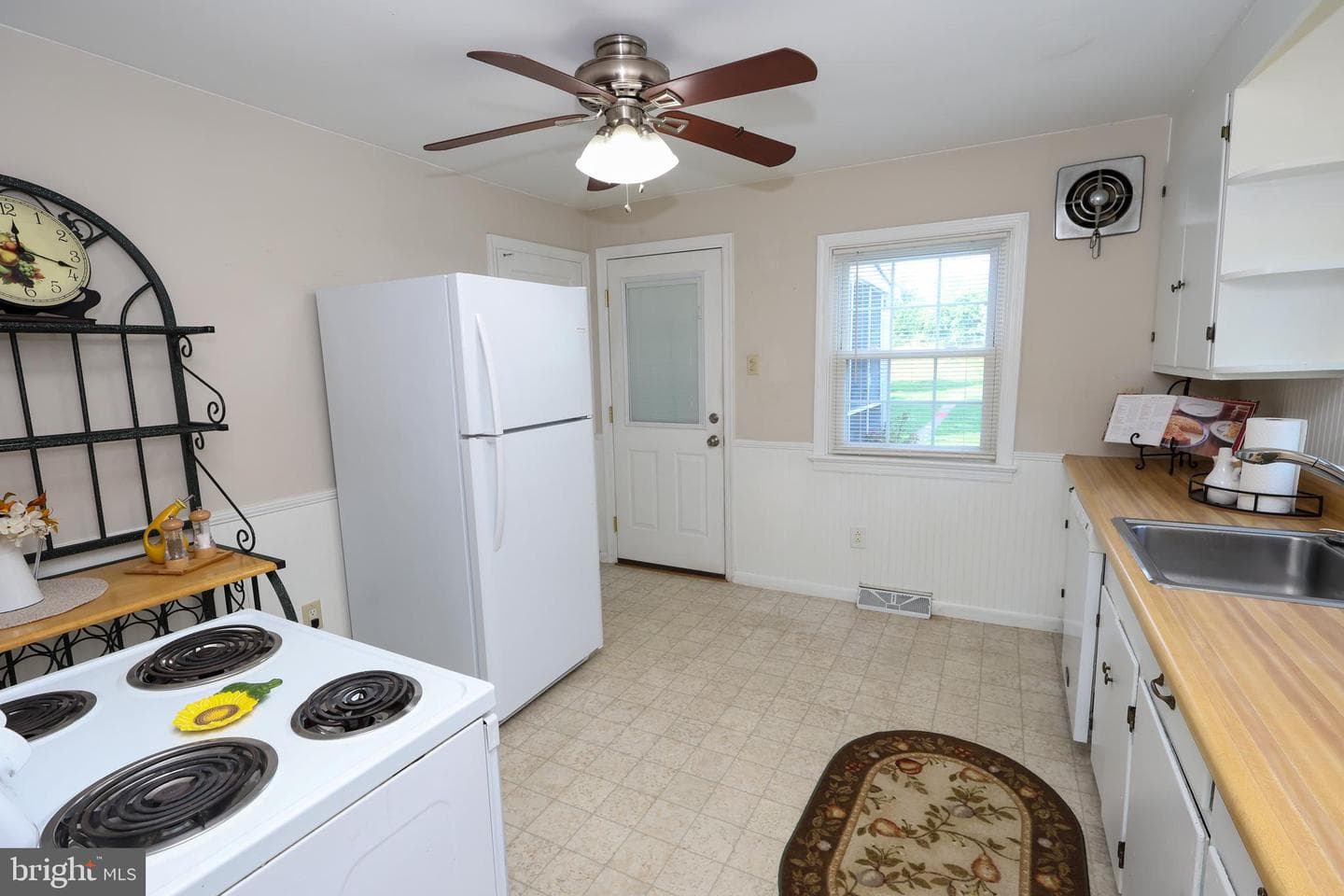 824 Armstrong Avenue photo 15