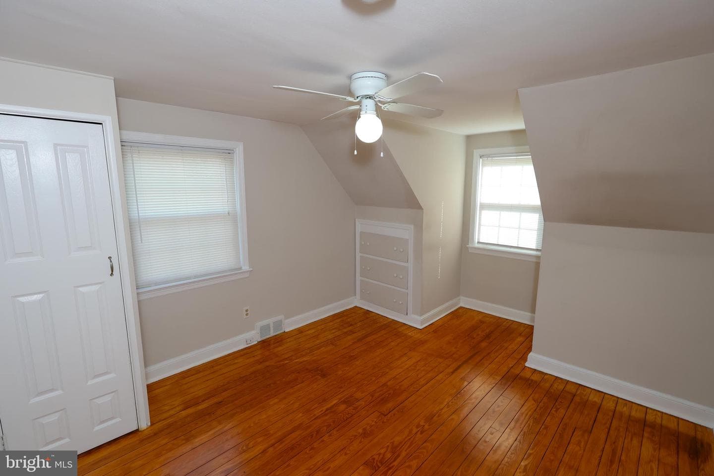824 Armstrong Avenue photo 24