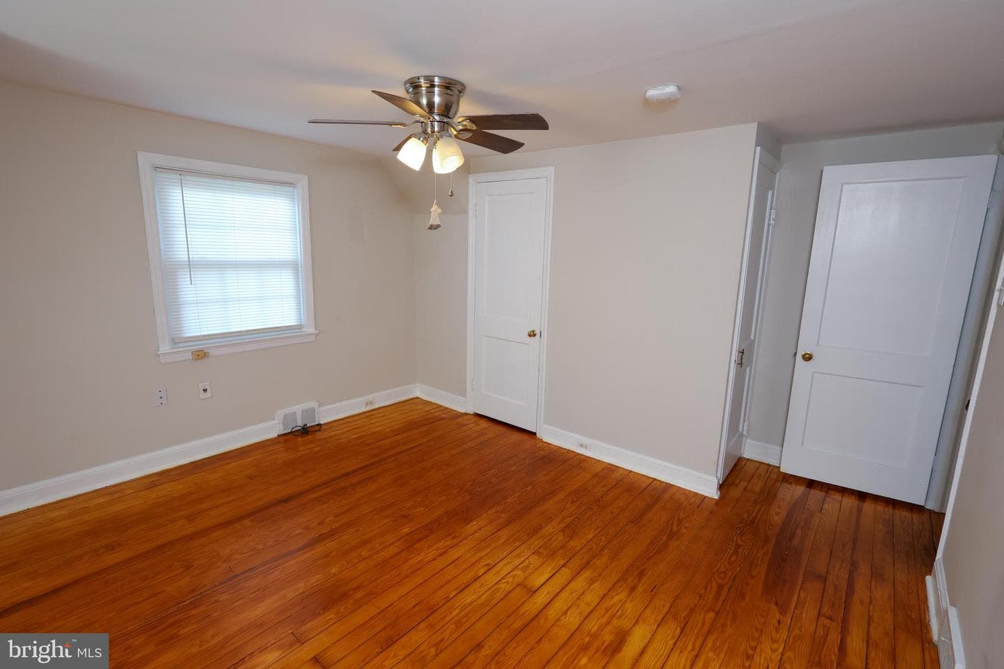 824 Armstrong Avenue photo 25