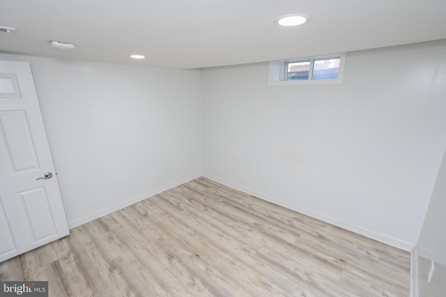 824 Armstrong Avenue photo 38