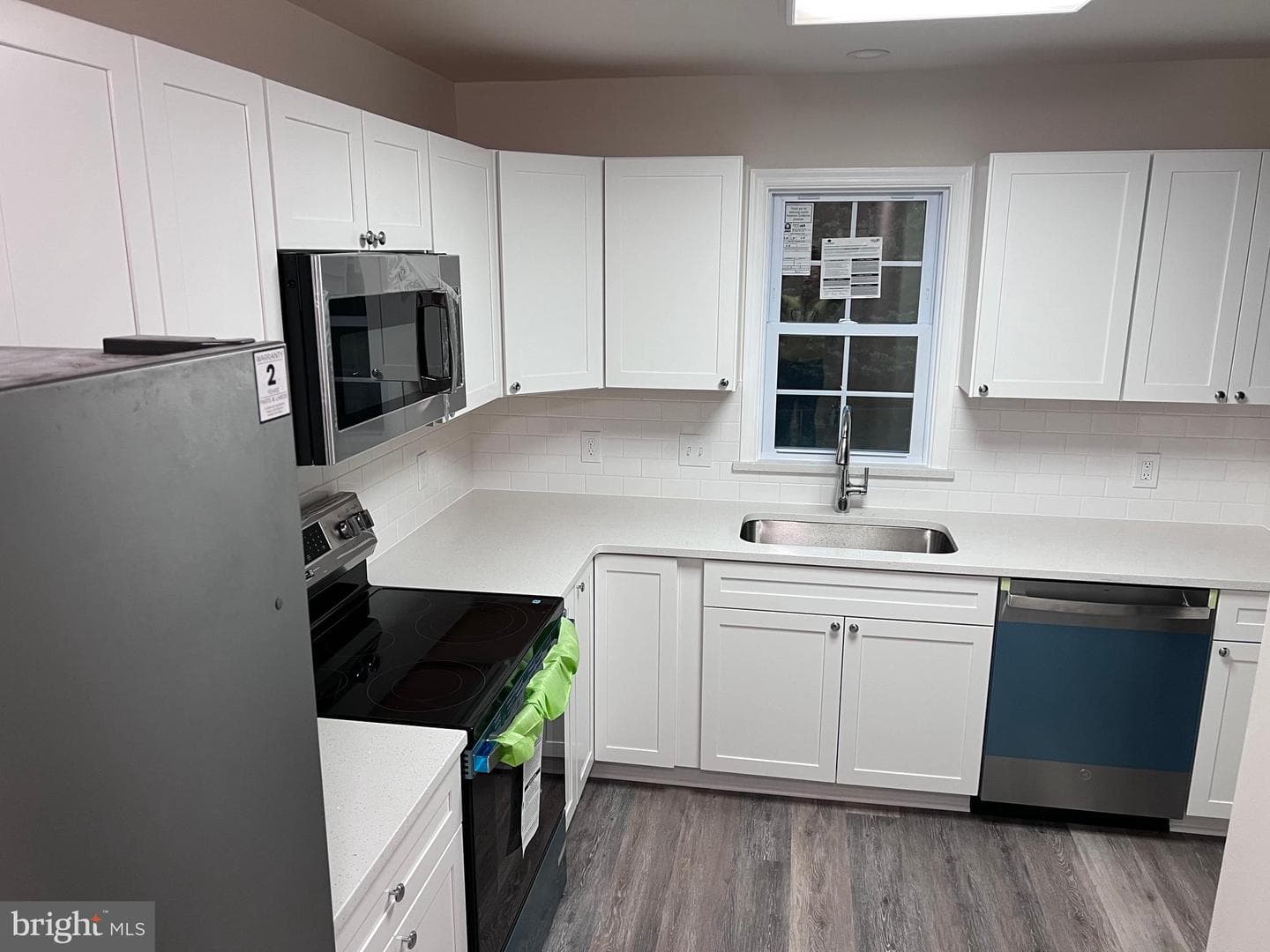 1230 Pinecrest Avenue photo 8