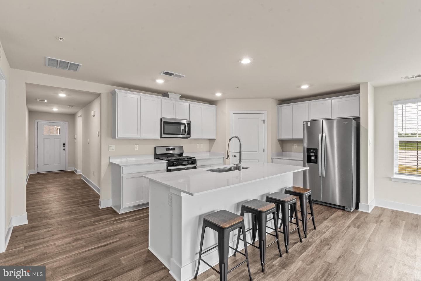 672 Armstrong Avenue photo 12