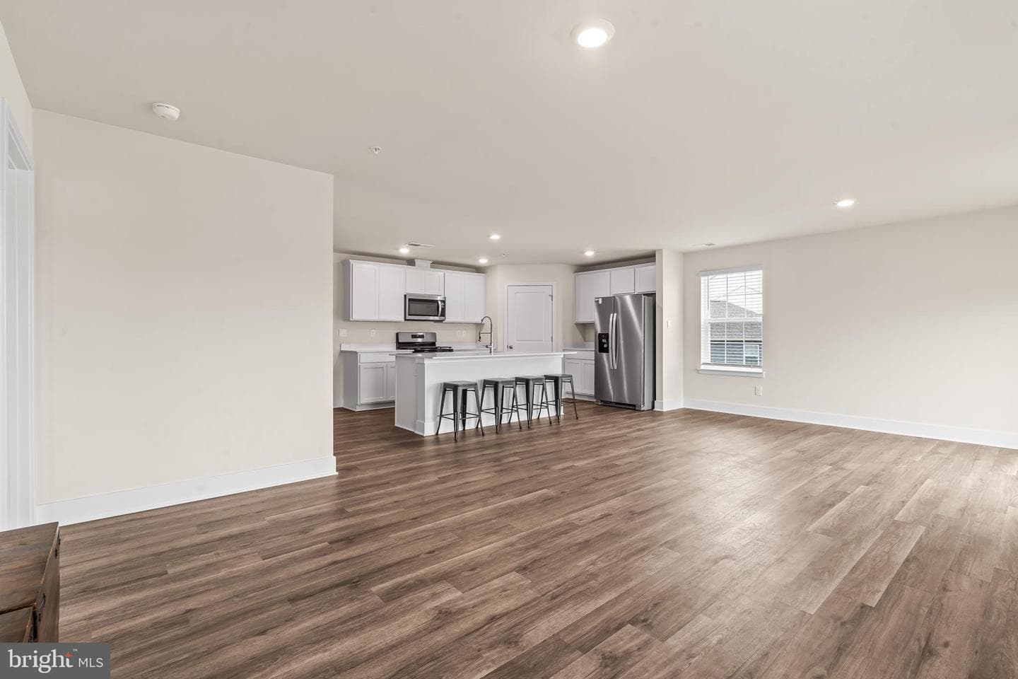 672 Armstrong Avenue photo 15