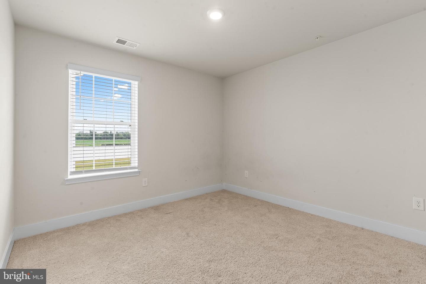 672 Armstrong Avenue photo 31