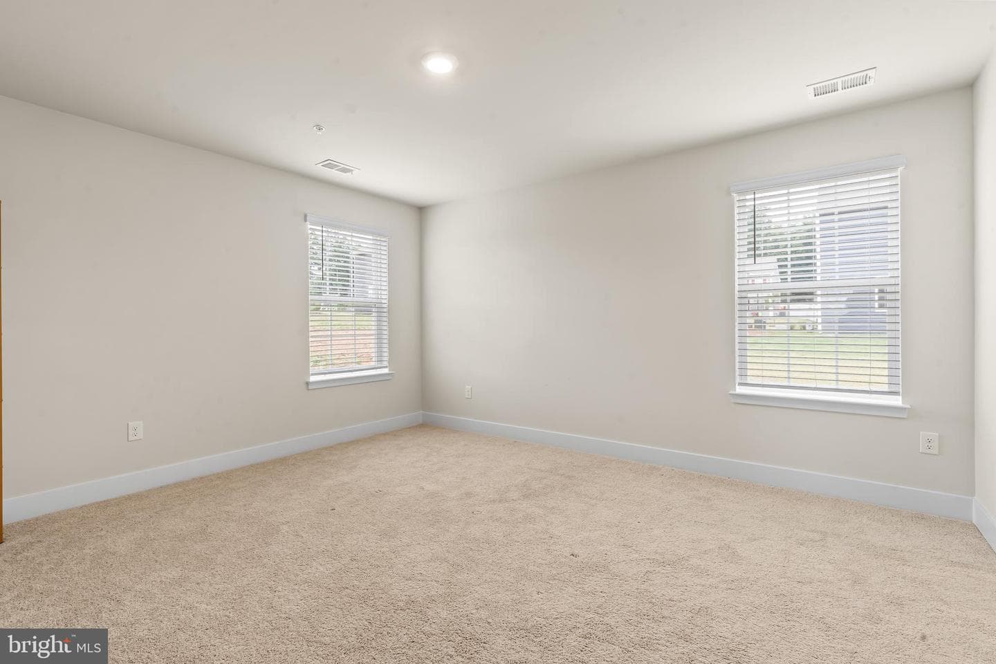 672 Armstrong Avenue photo 33