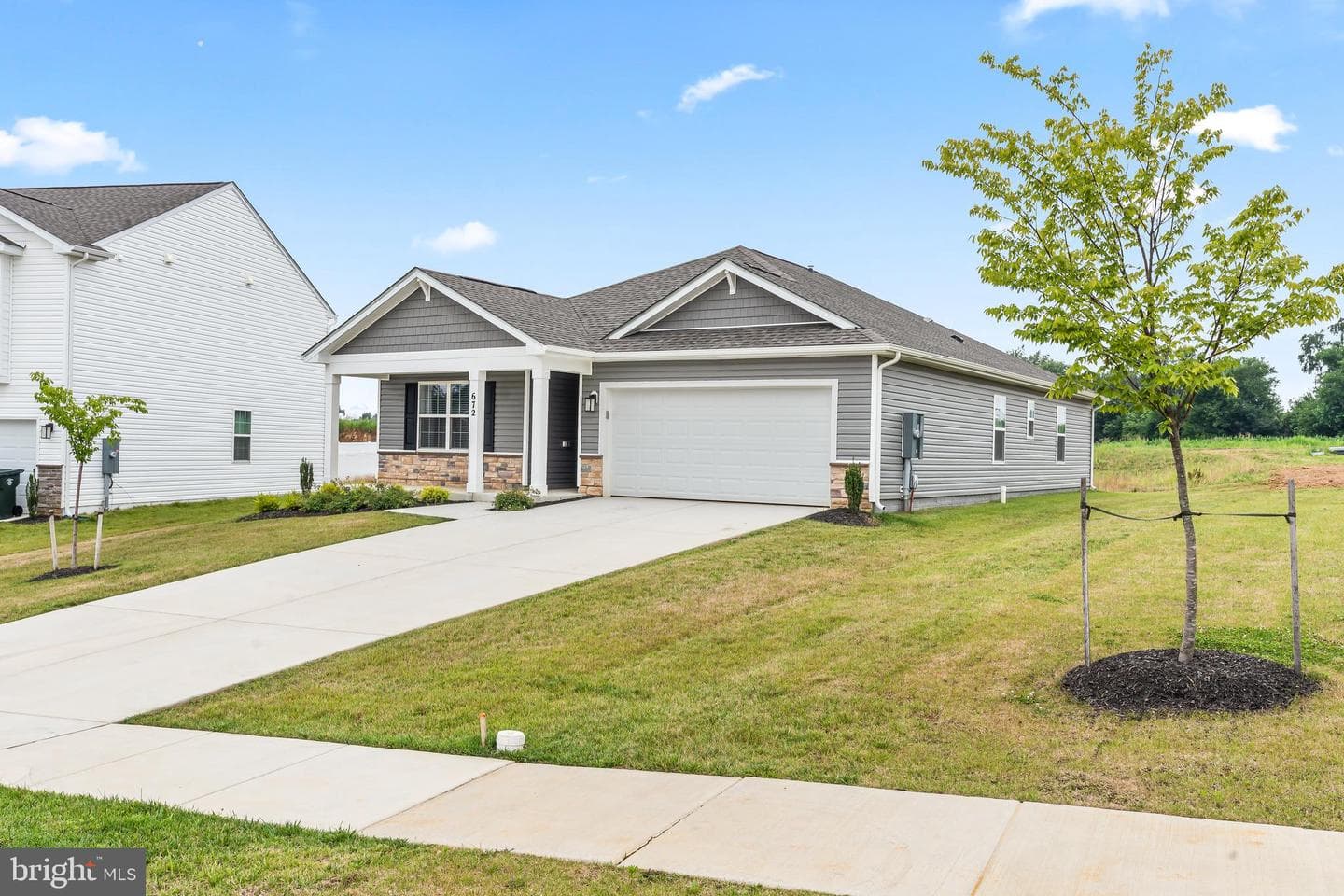 672 Armstrong Avenue photo 34