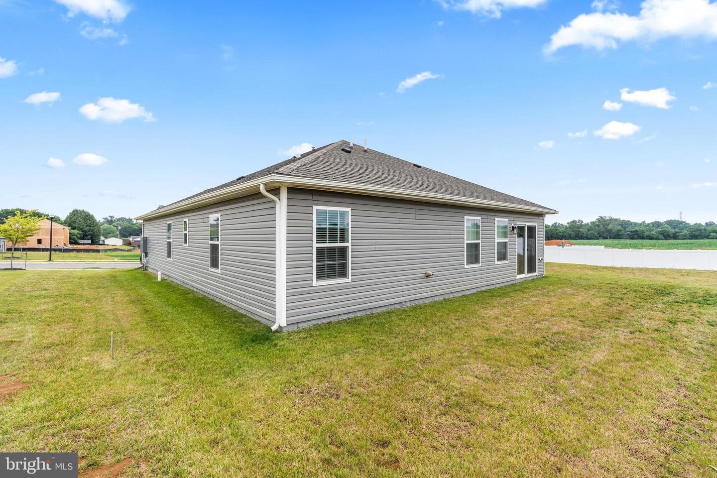 672 Armstrong Avenue photo 35