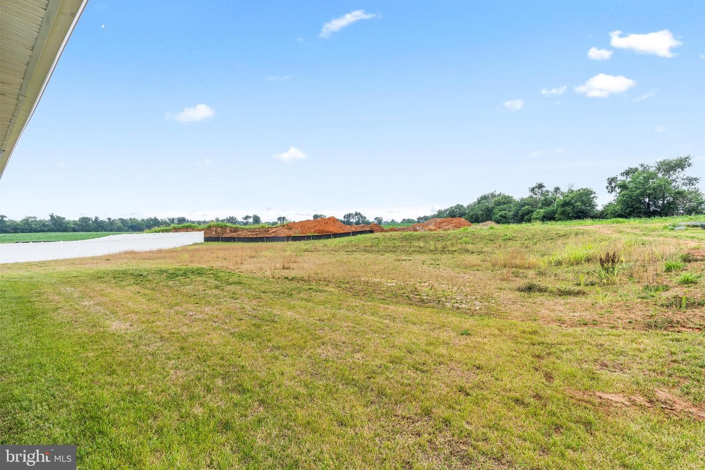 672 Armstrong Avenue photo 36