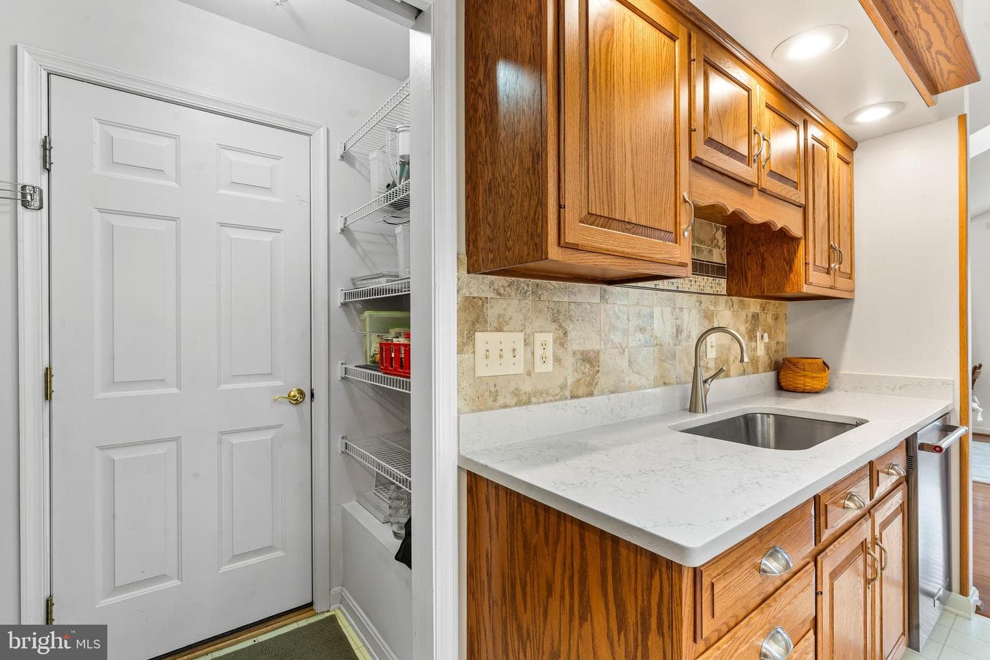 121 Chantilly Court photo 15