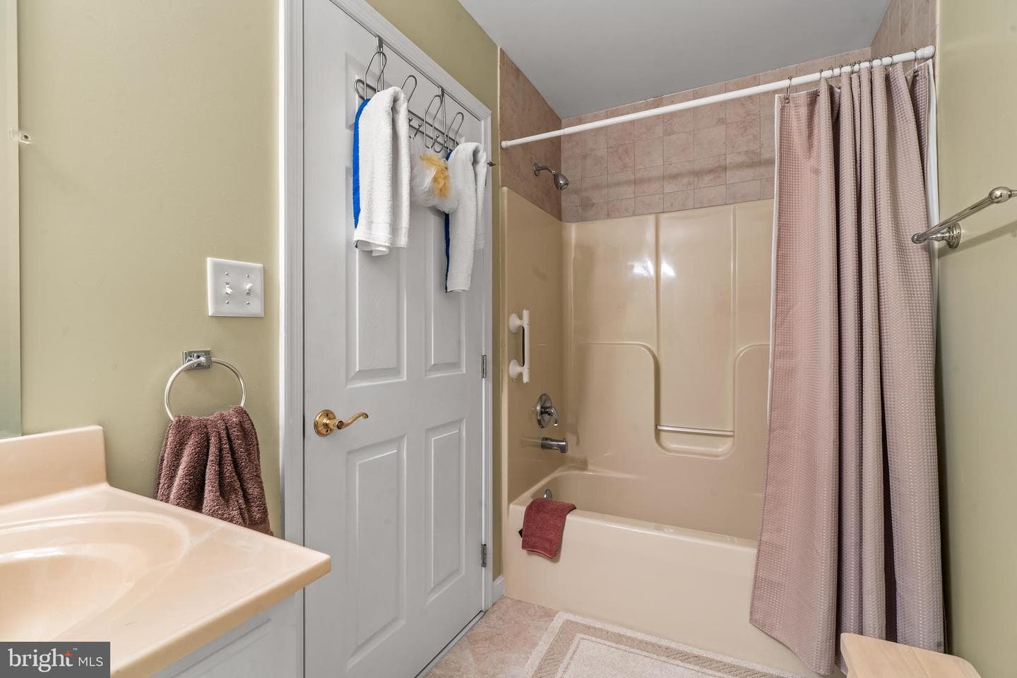 121 Chantilly Court photo 23
