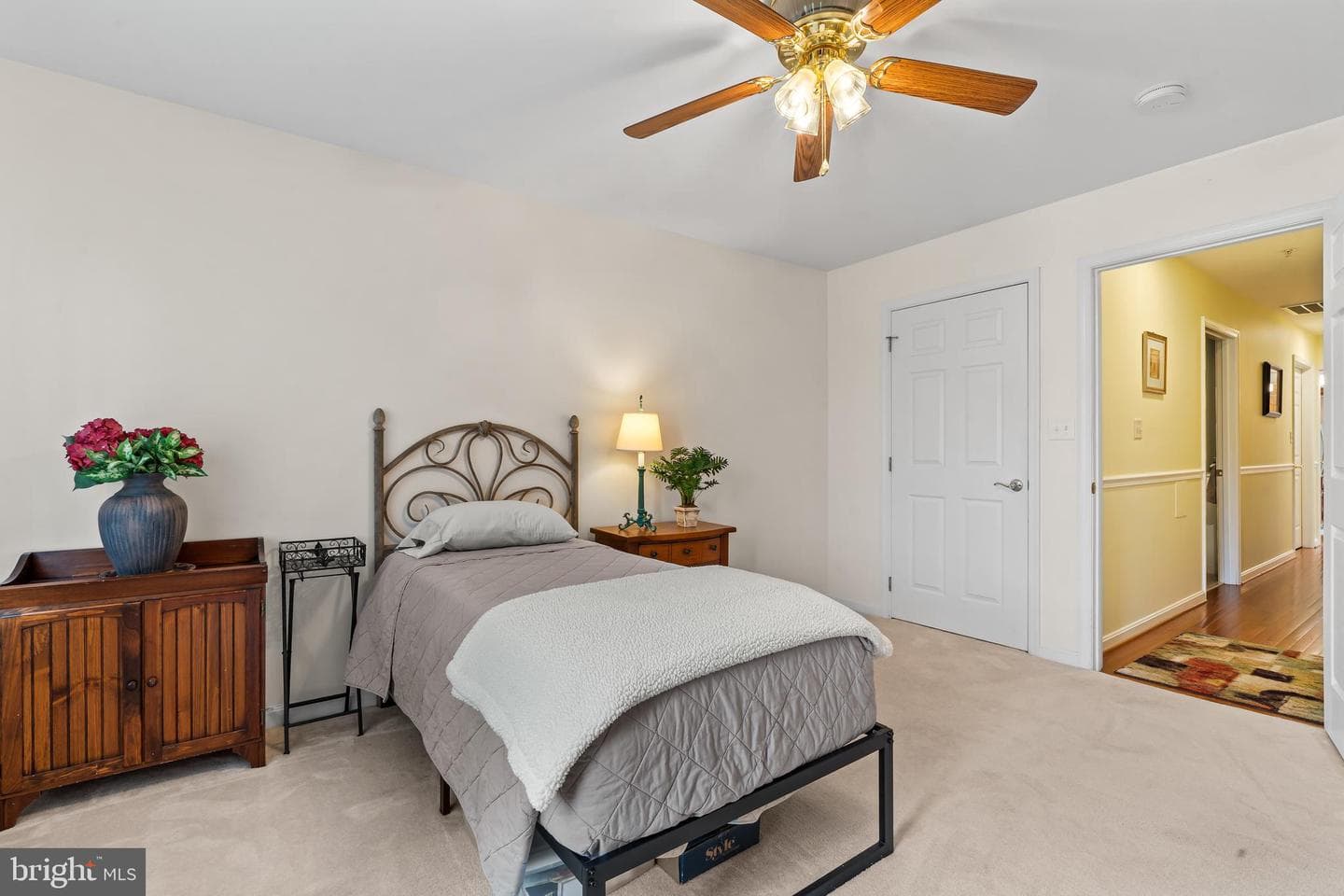 121 Chantilly Court photo 25