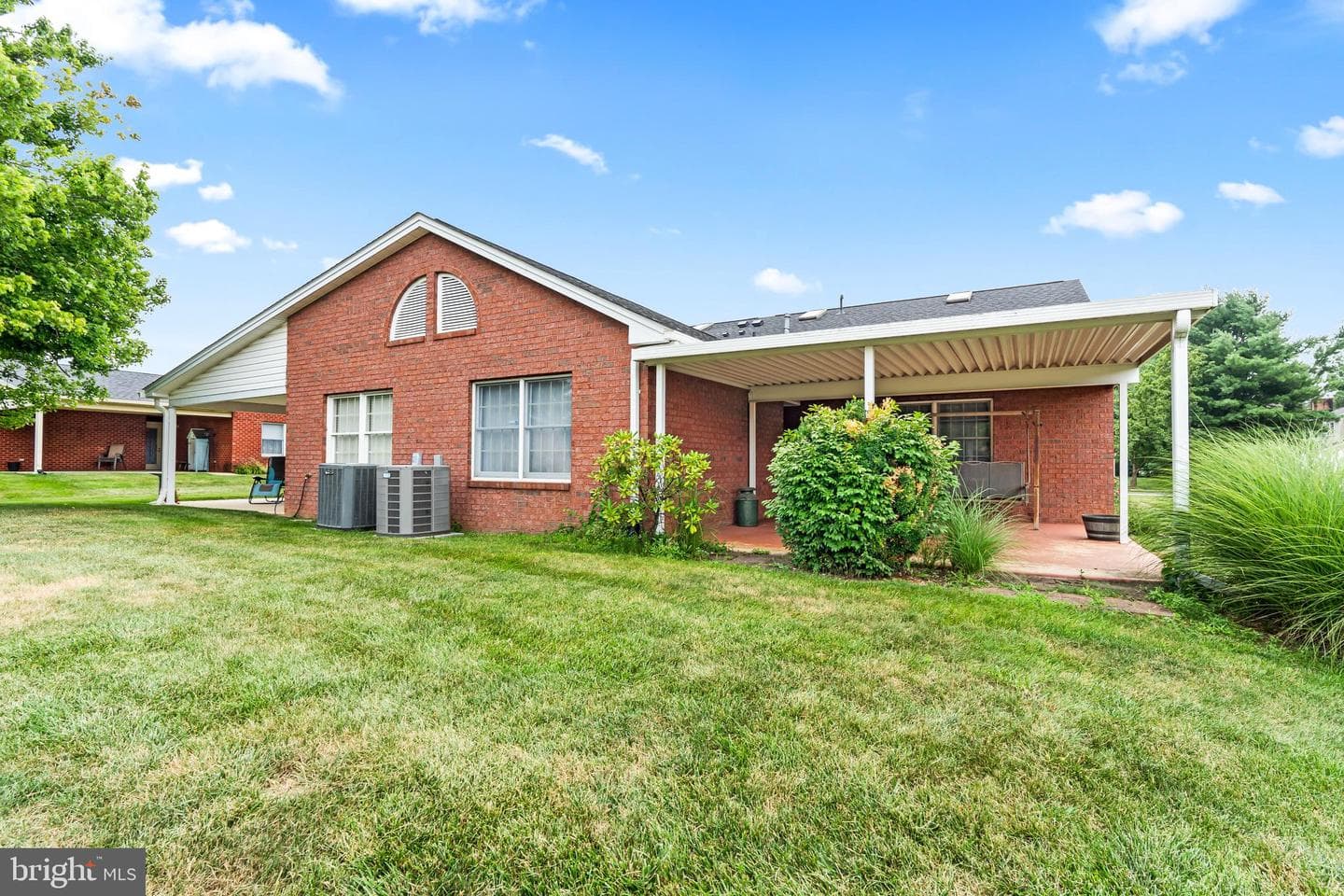 121 Chantilly Court photo 34