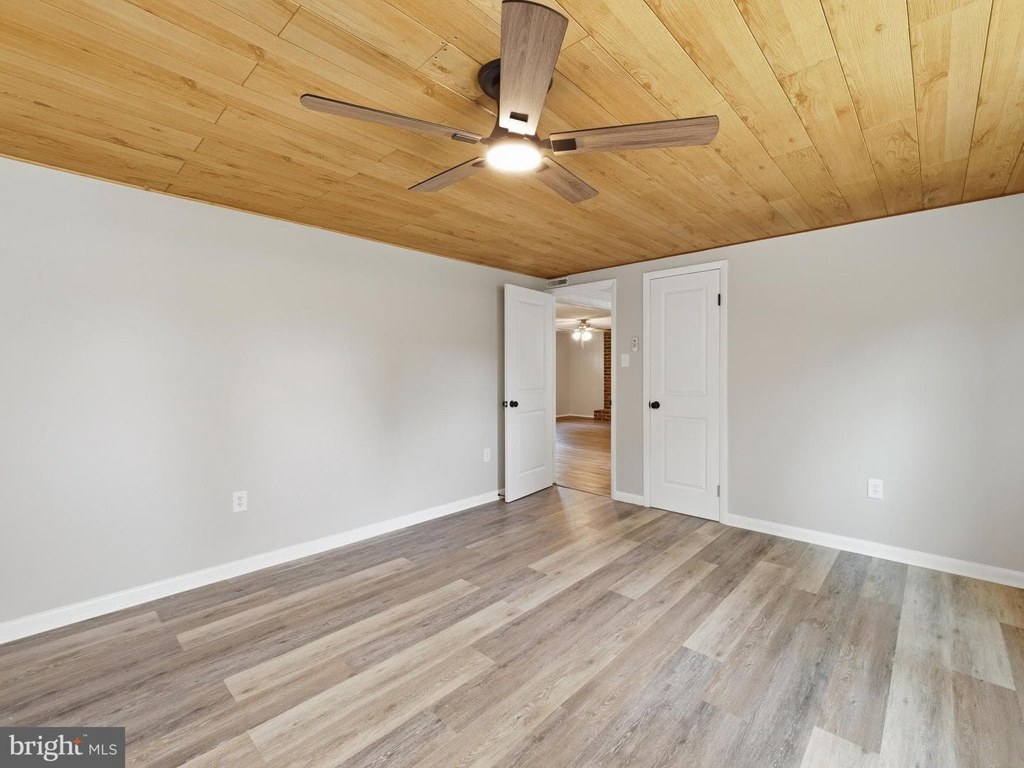 17608 Forest Glen Circle photo 24