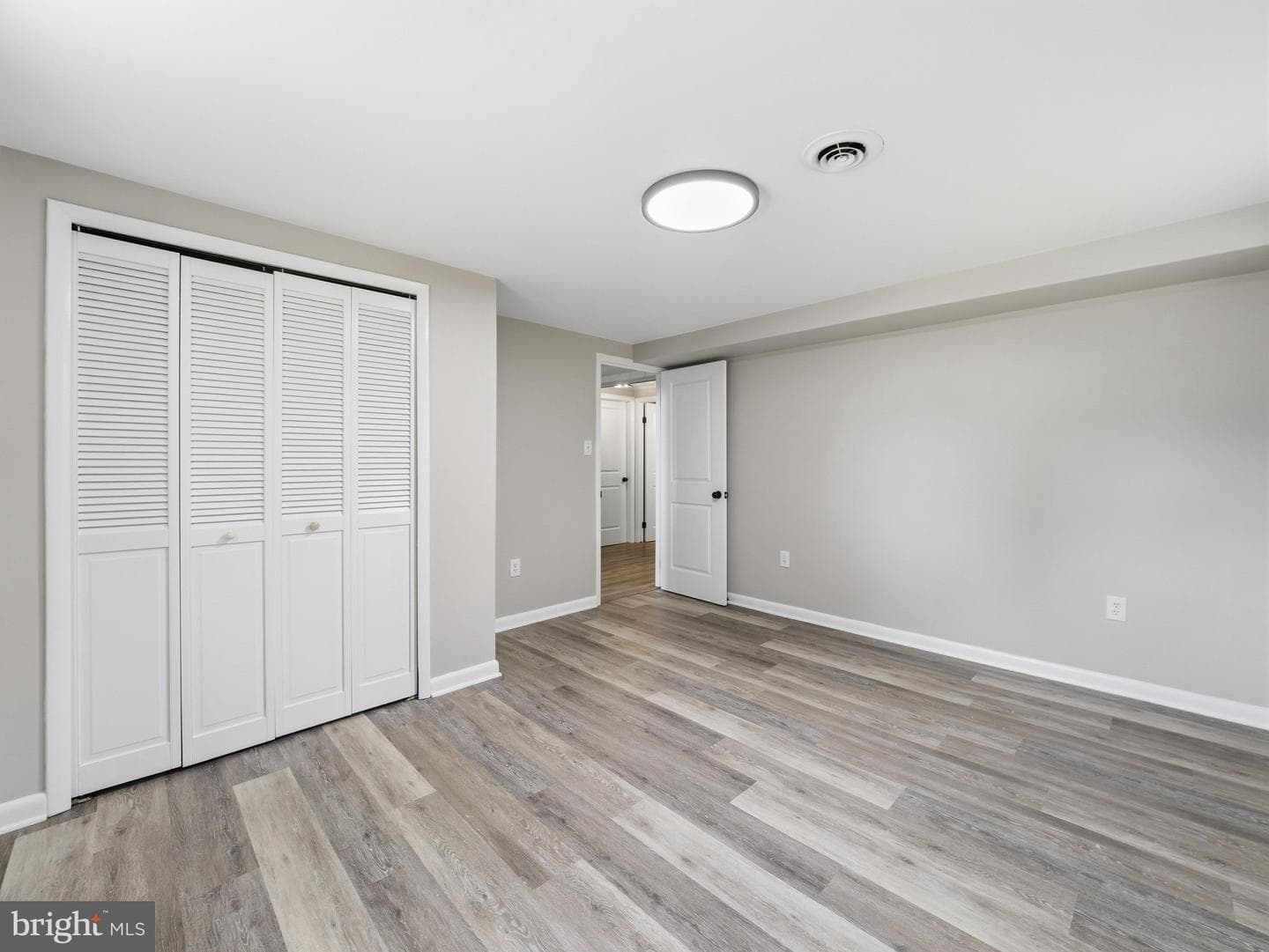 17608 Forest Glen Circle photo 27