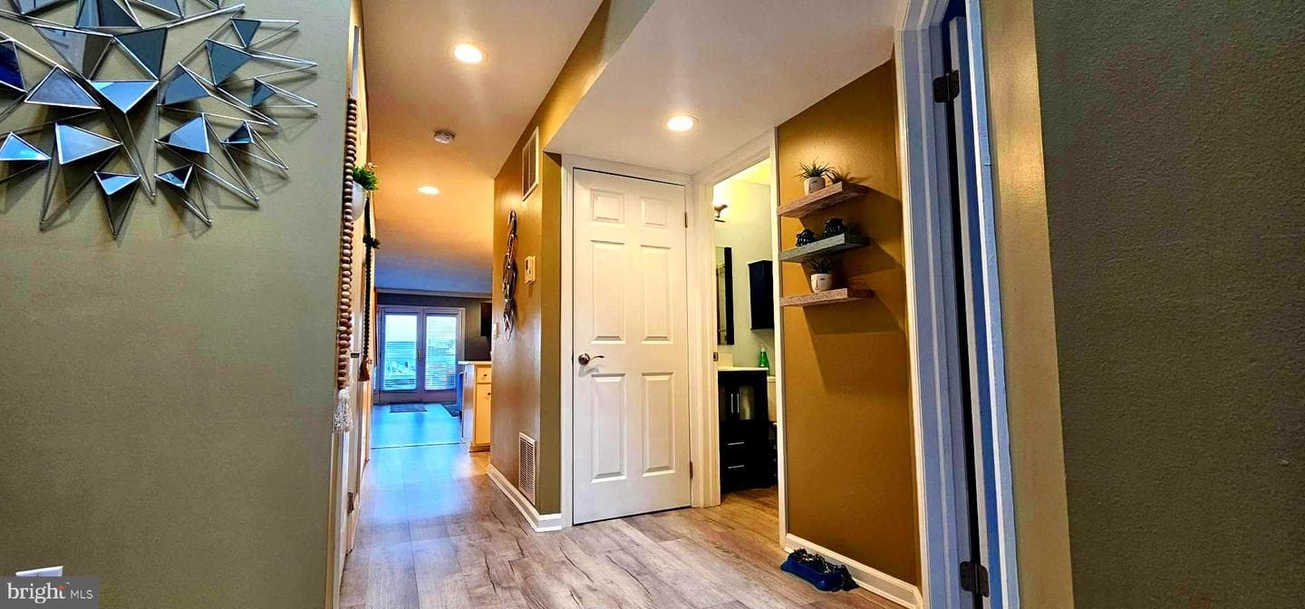 660 River Oak Court photo 3