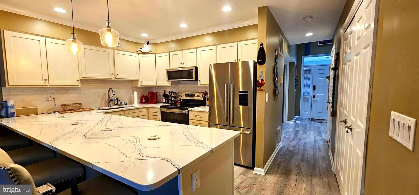 660 River Oak Court photo 5