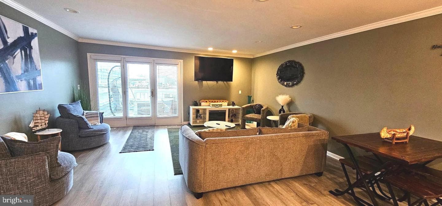 660 River Oak Court photo 6