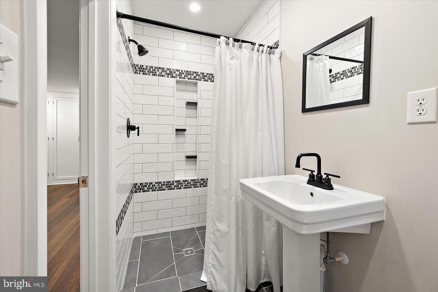 1105 Riverside Drive photo 52