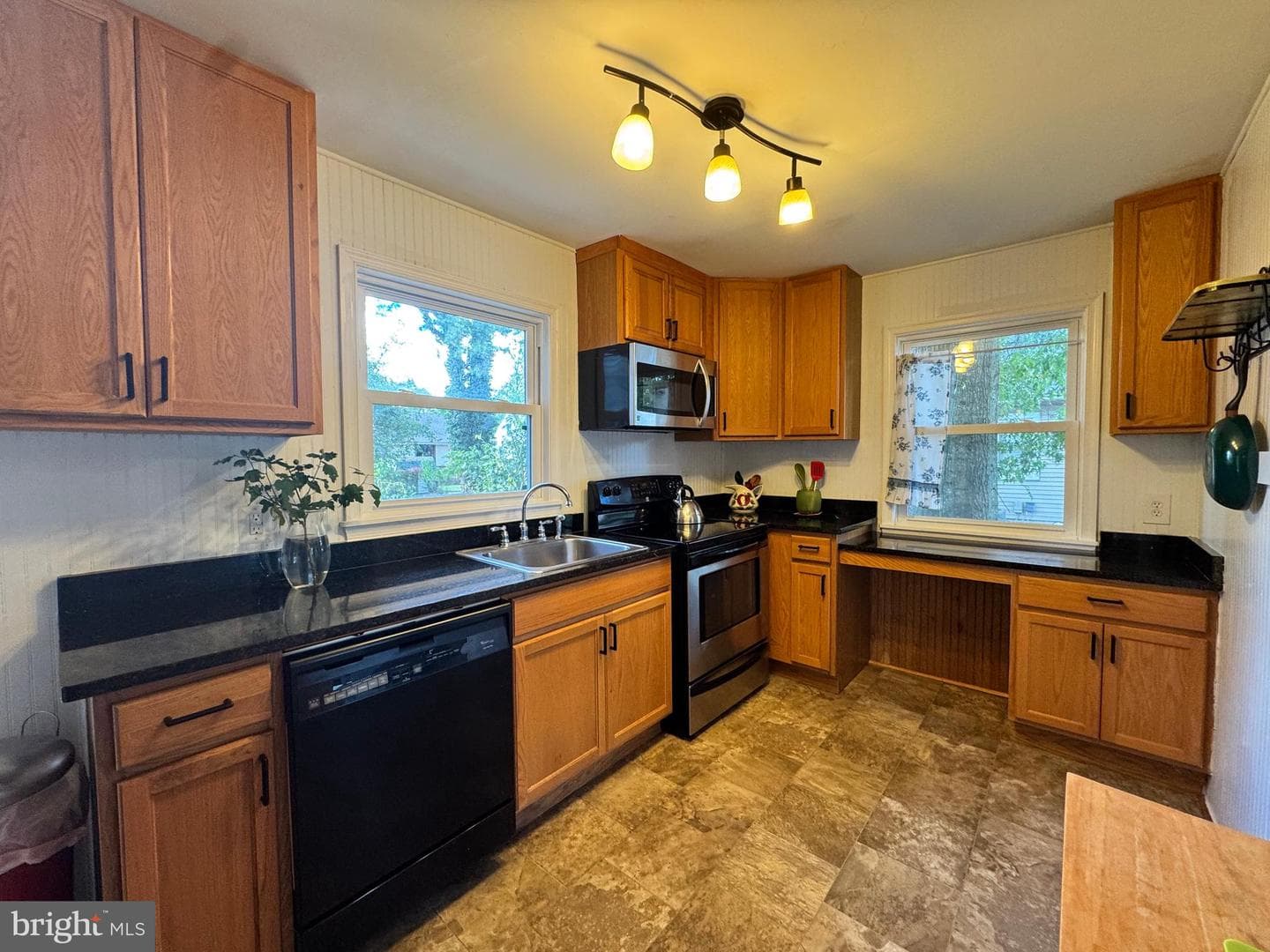 204 Holland Avenue photo 16