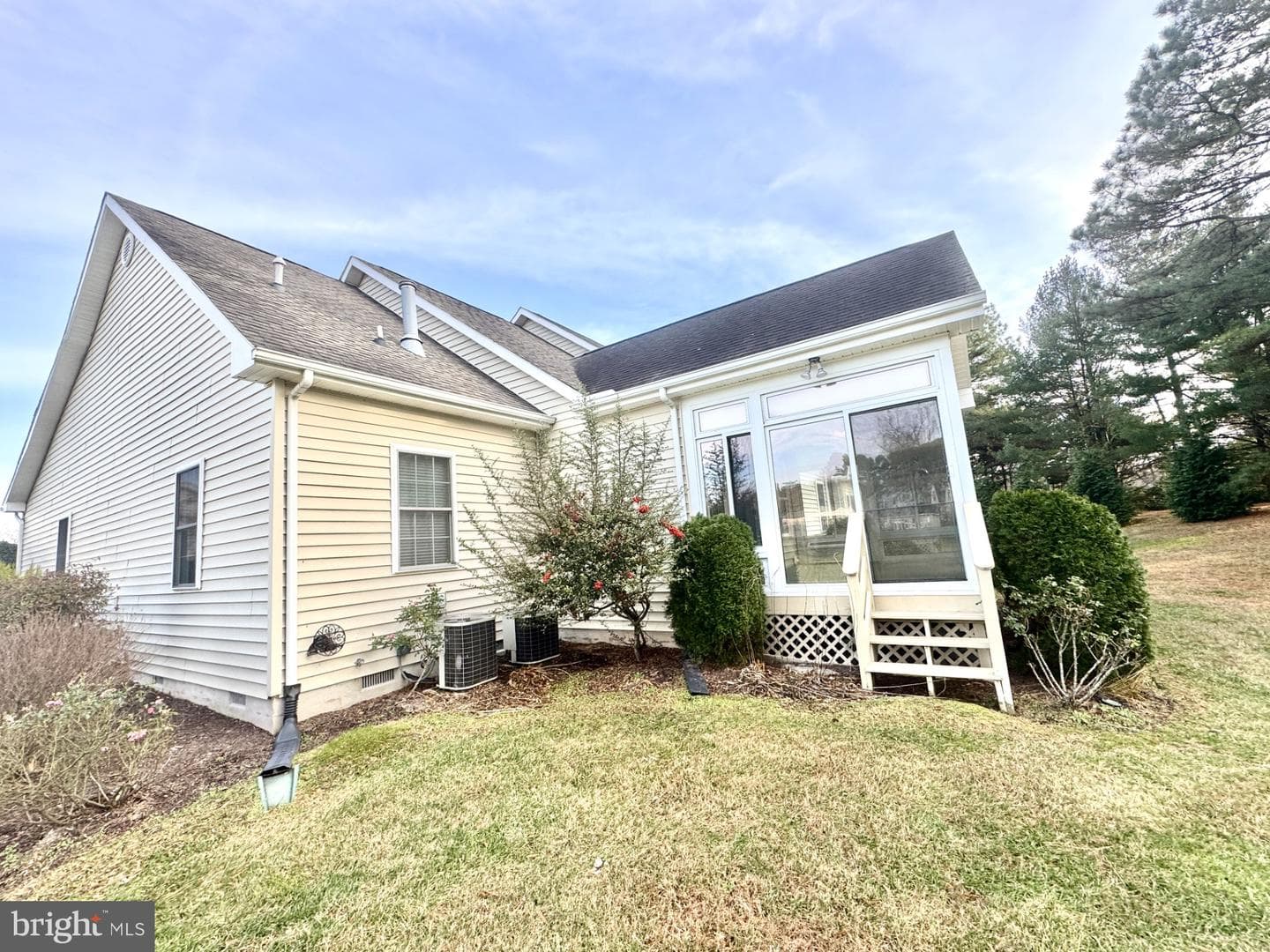 925 Winding Way photo 3