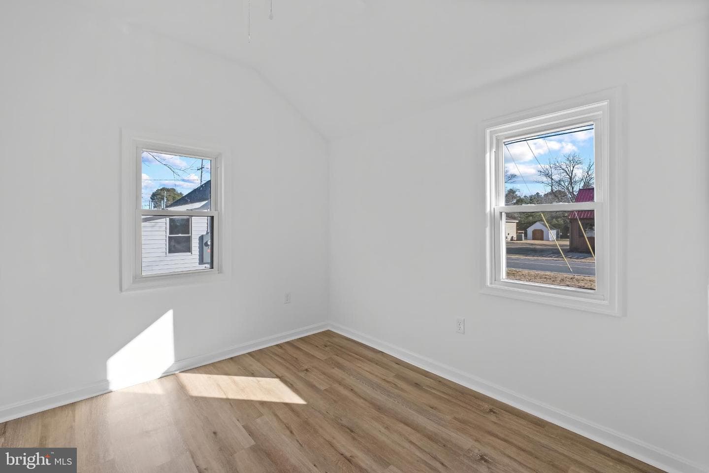 28272 Riverside Drive photo 13