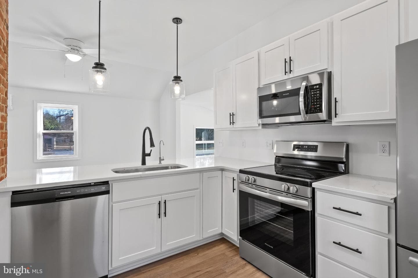 28272 Riverside Drive photo 6