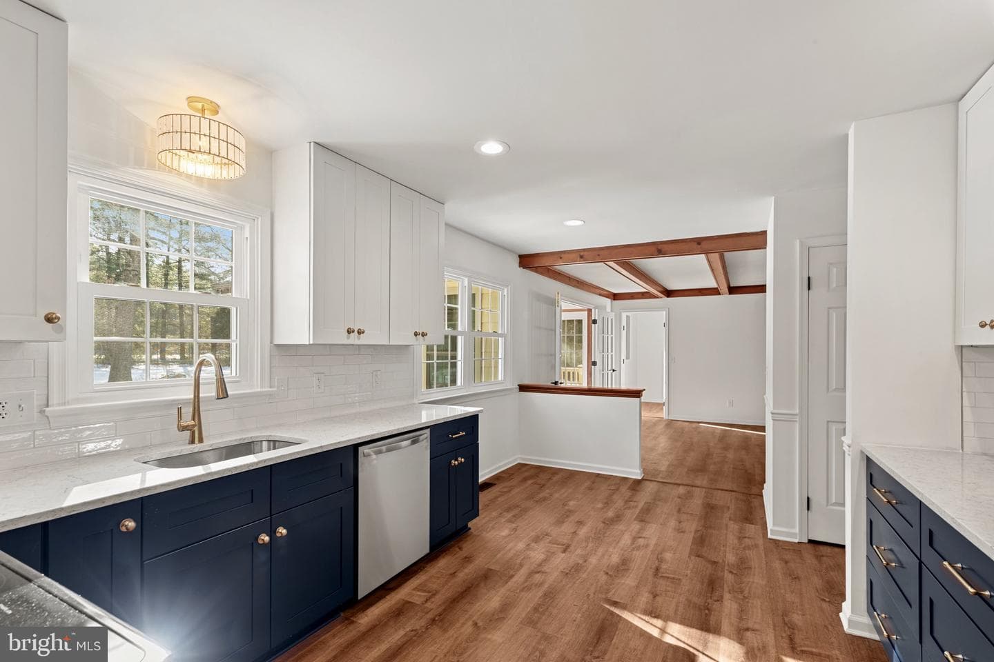 1011 Hinman Lane photo 5