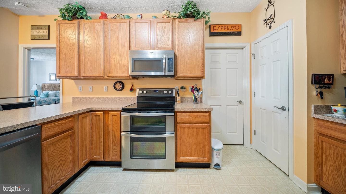 9555 Wedge Way photo 5