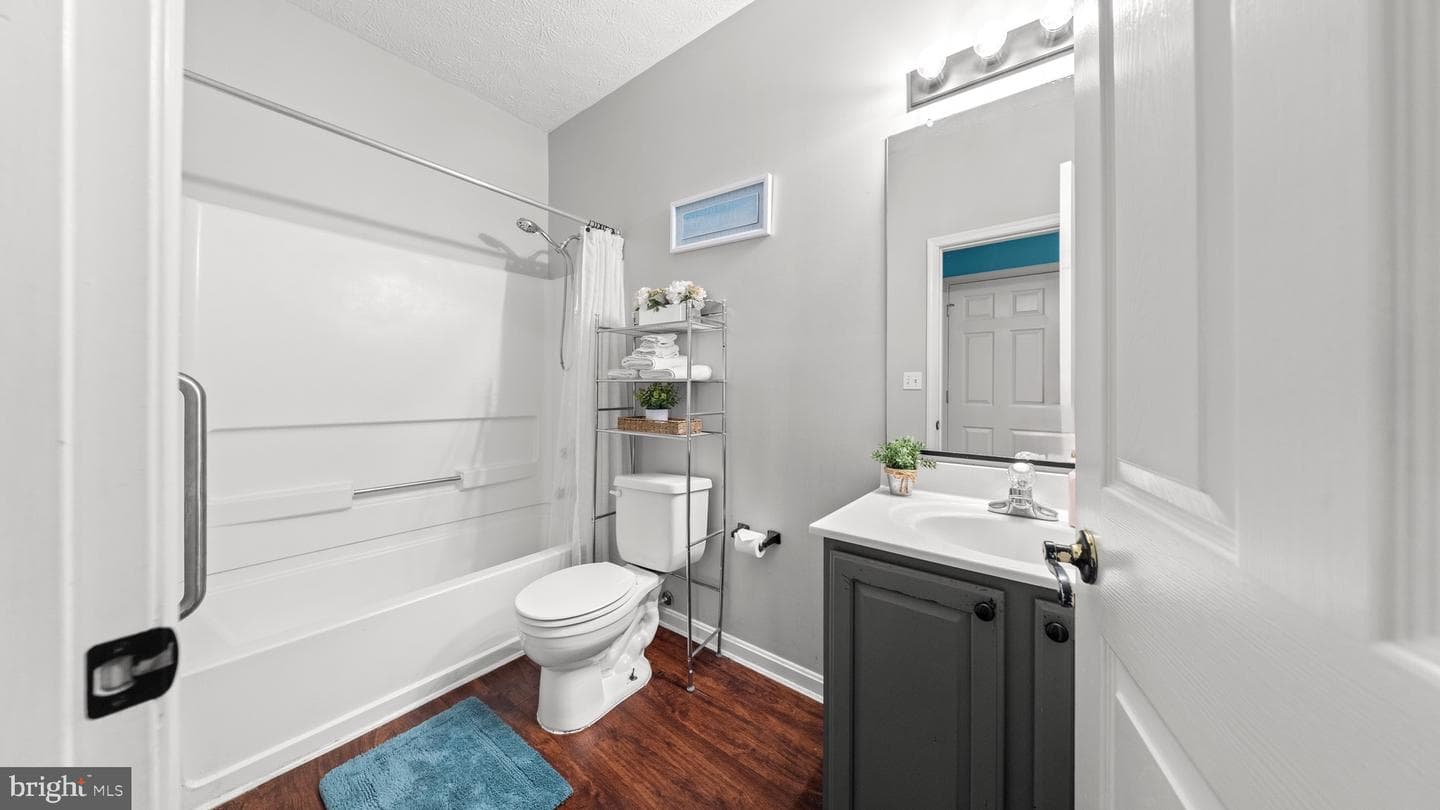 9016 Executive Club Dr photo 22