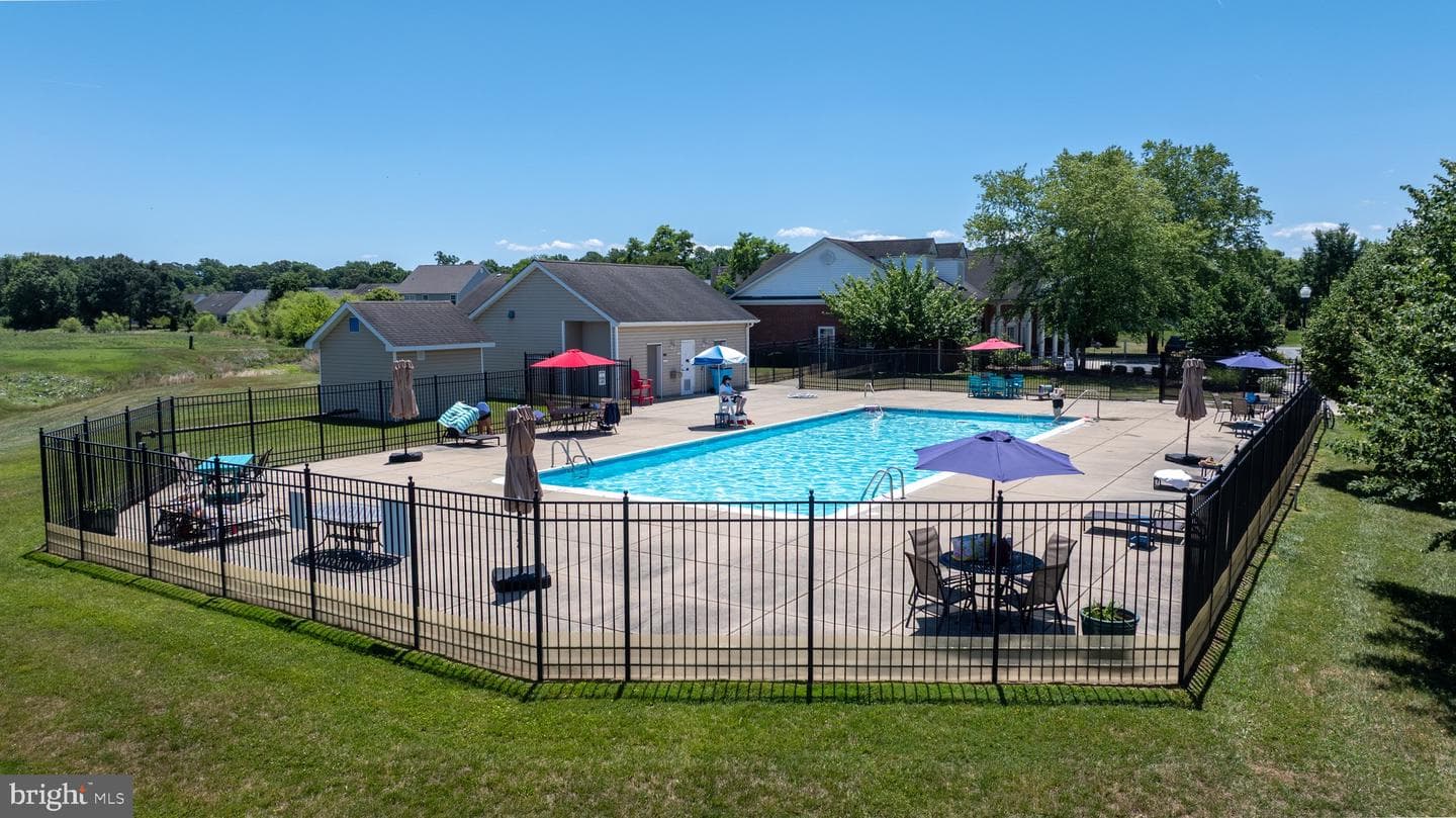 9016 Executive Club Dr photo 3