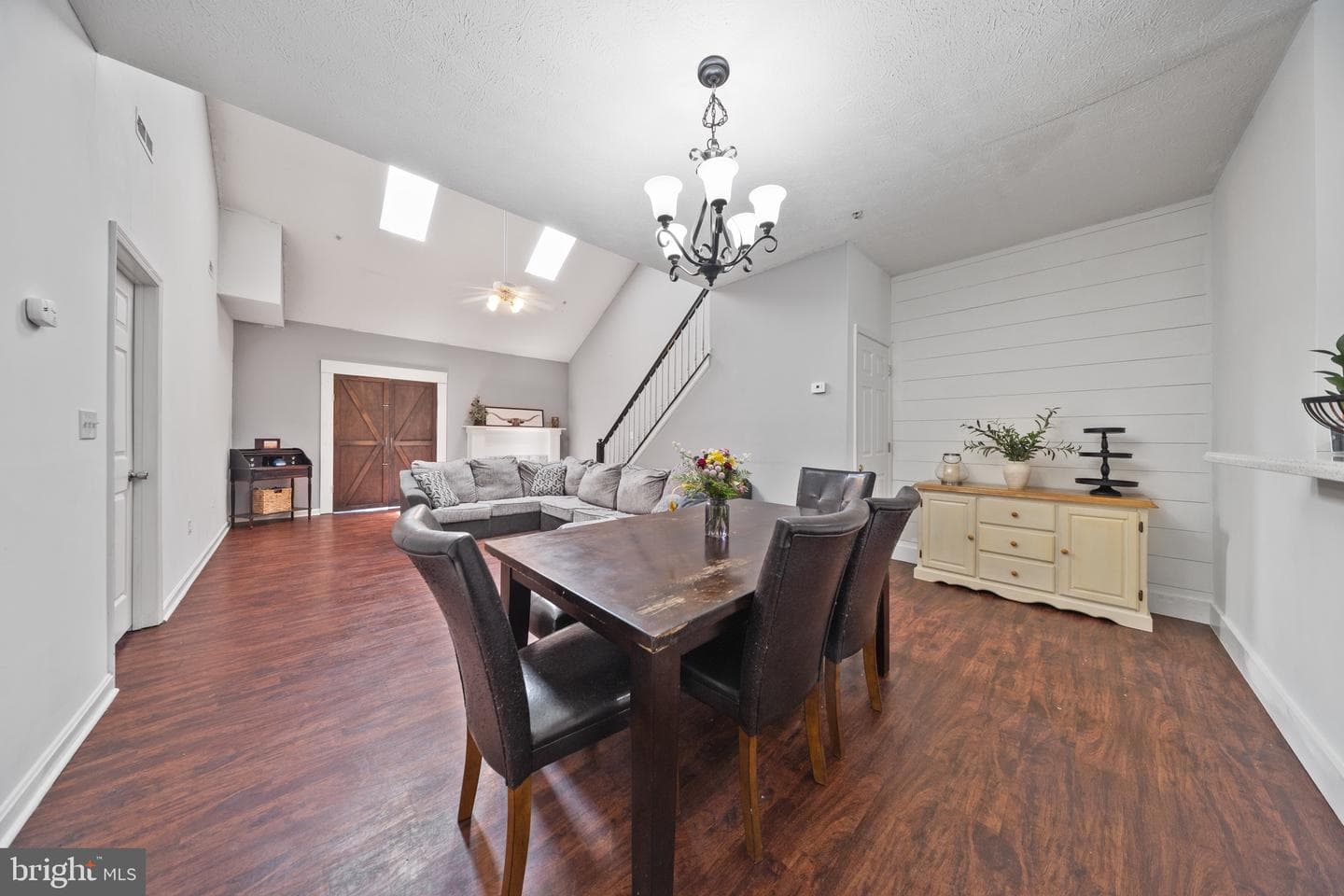 9016 Executive Club Dr photo 4