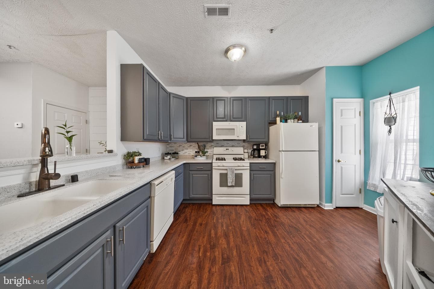 9016 Executive Club Dr photo 7