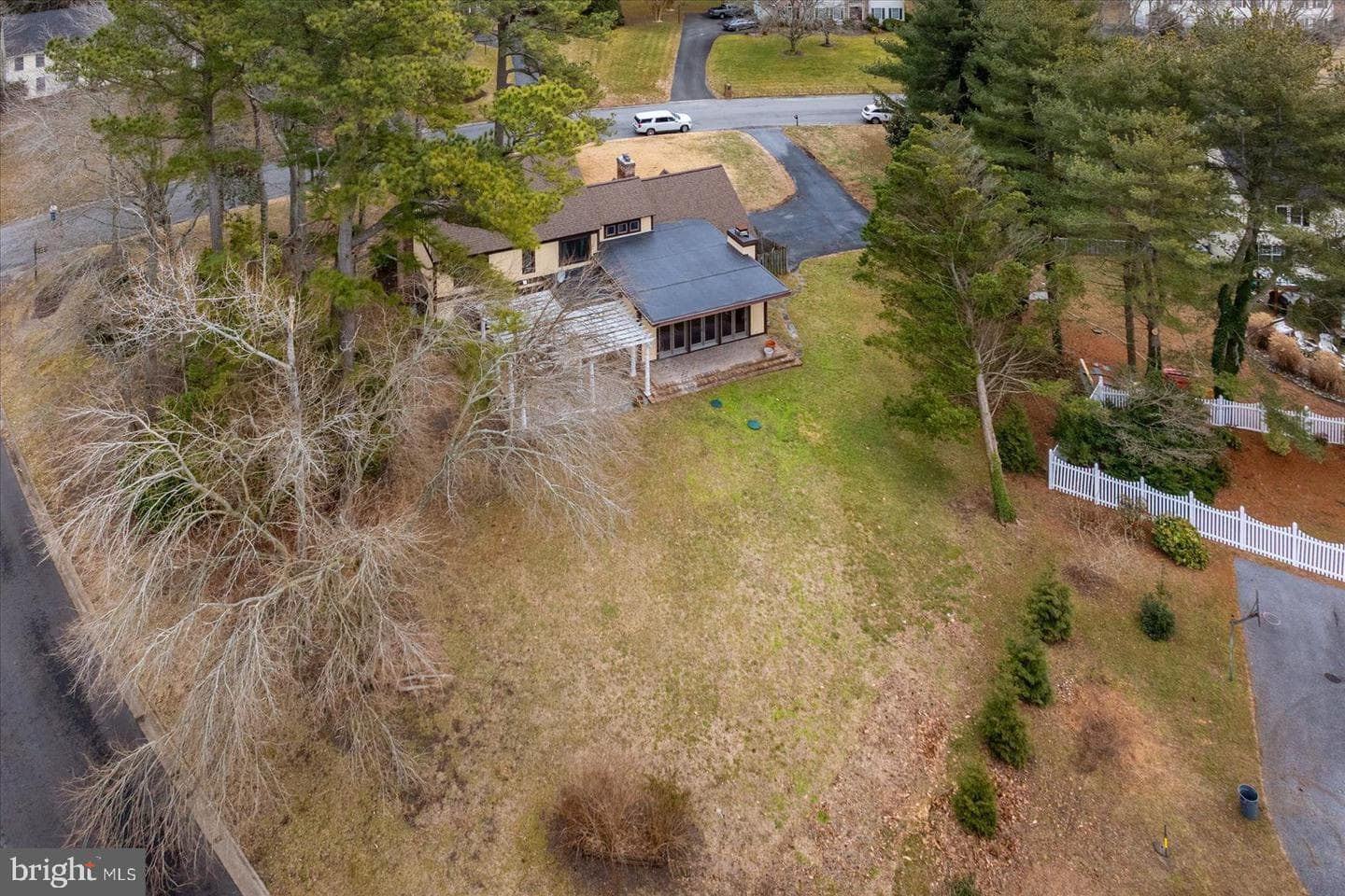 5660 Caledonia Dr photo 92