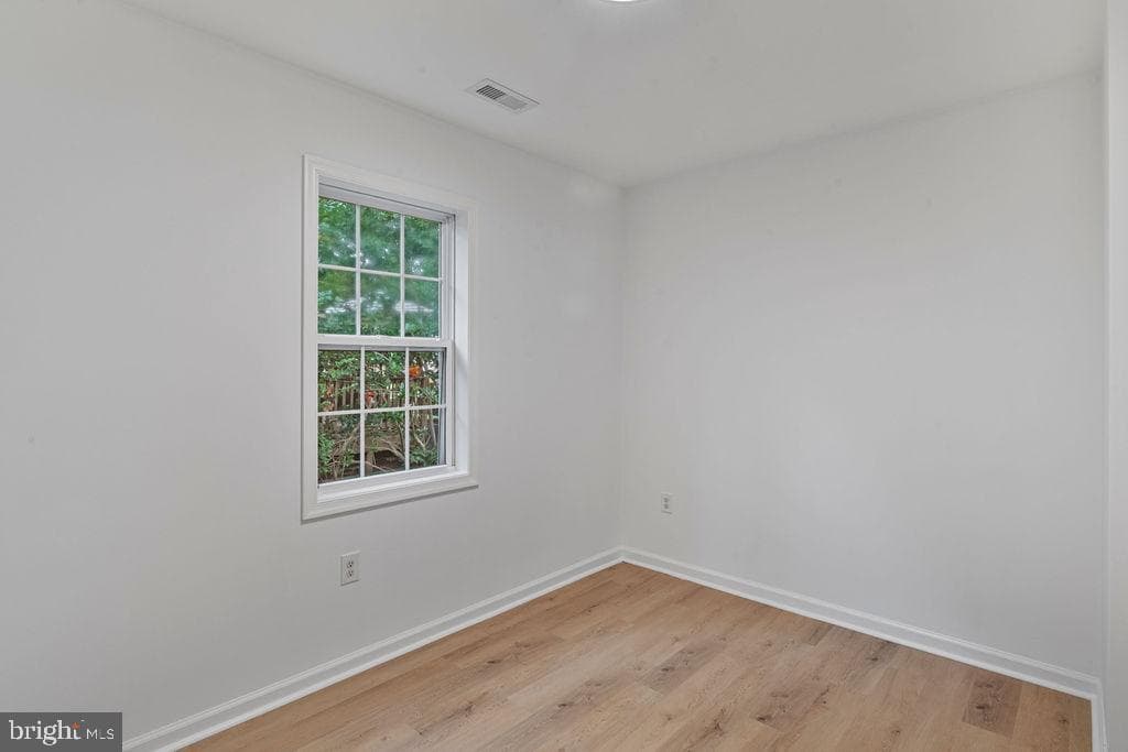 905 Hanover Street photo 25