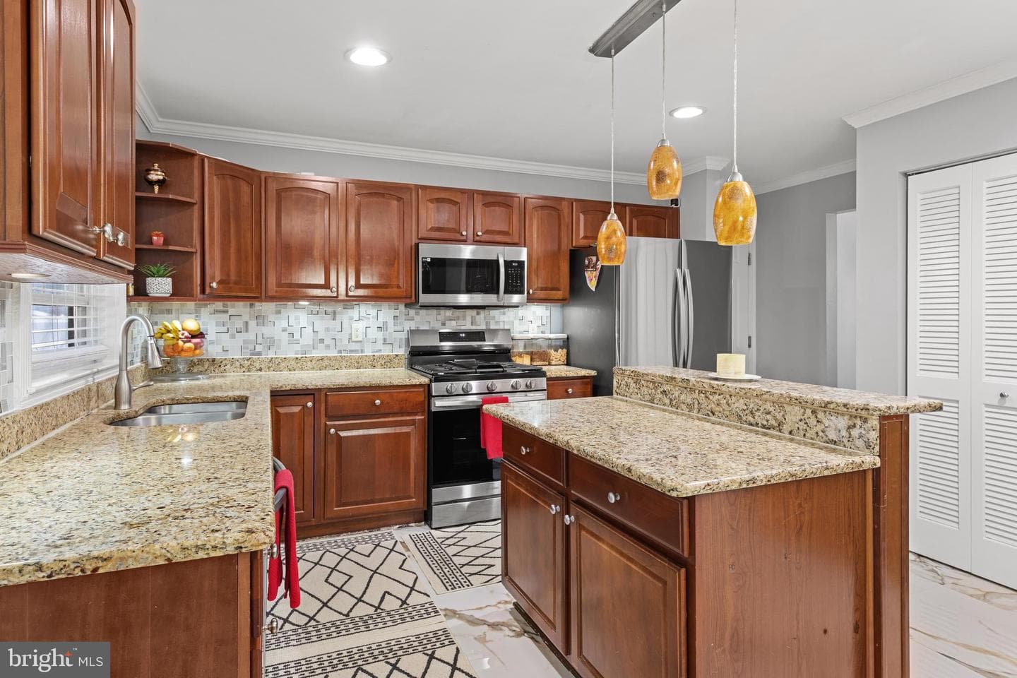 9167 Drawbridge Drive photo 7