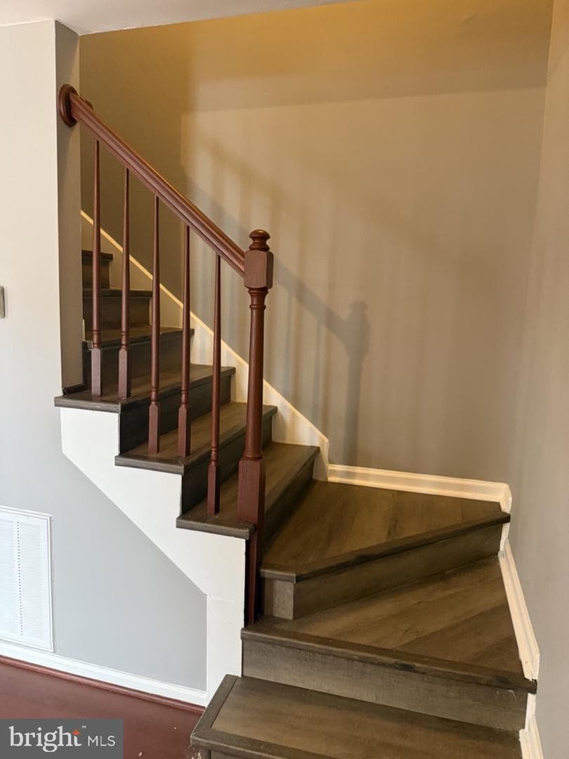 1021 Zircon Court photo 5