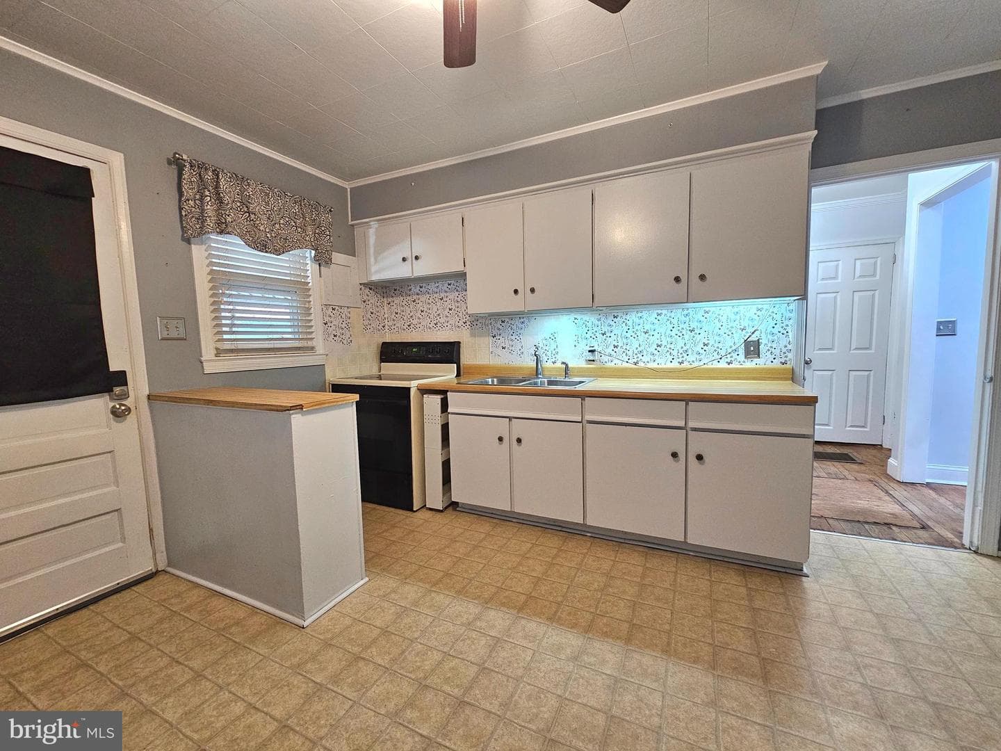 312 S Haven Avenue photo 5