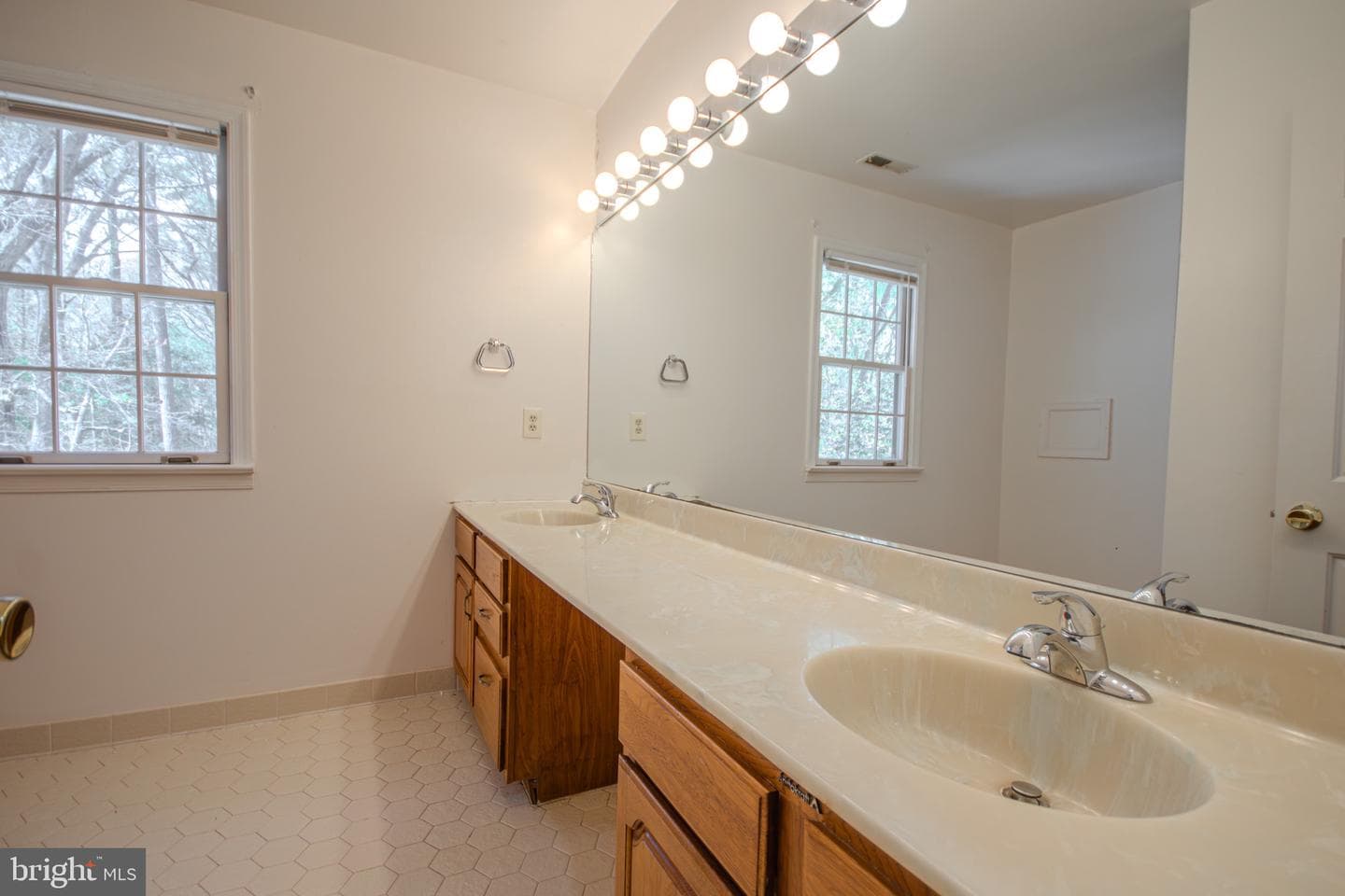 30668 Foxchase Drive photo 27