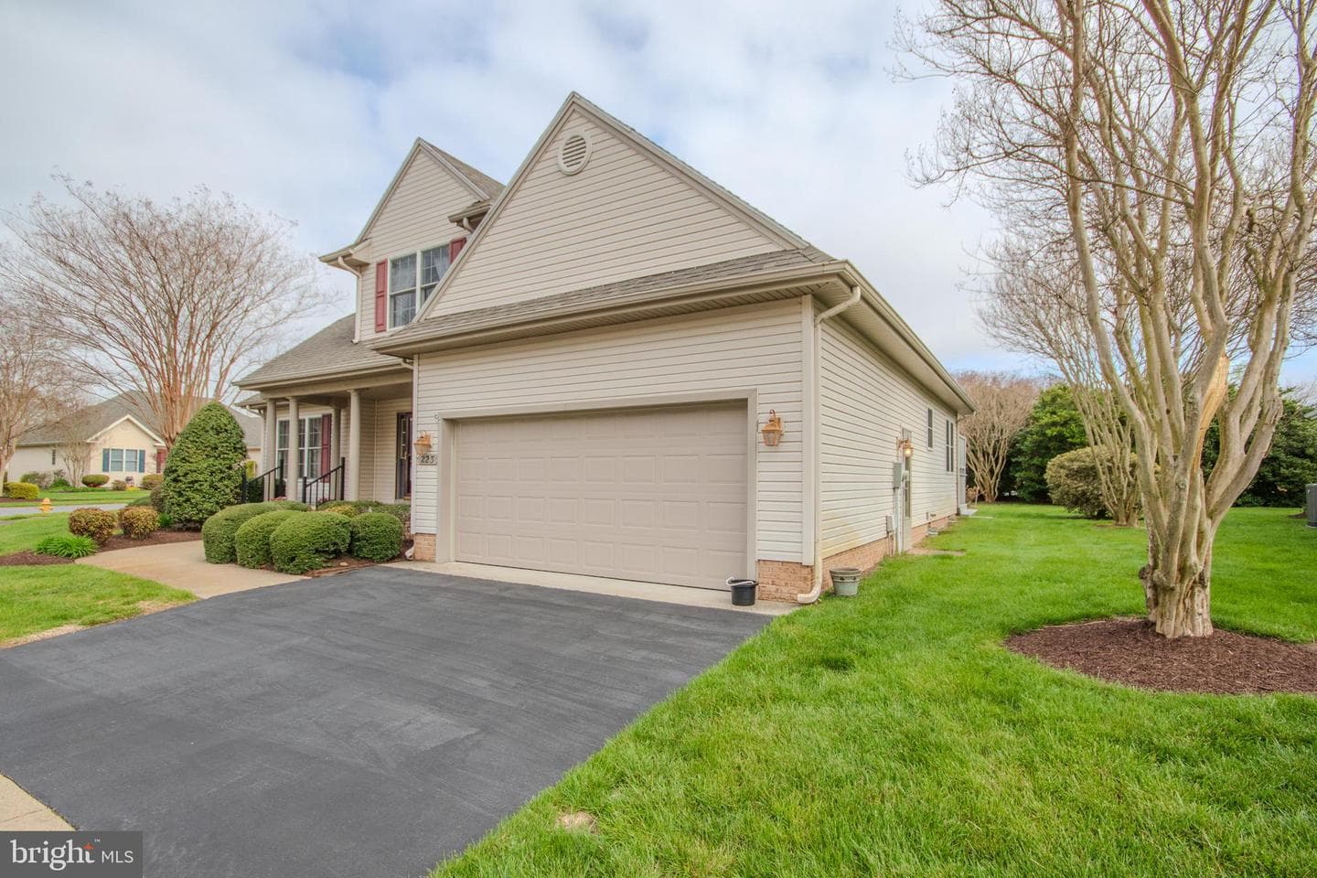 223 Creekside Drive photo 2