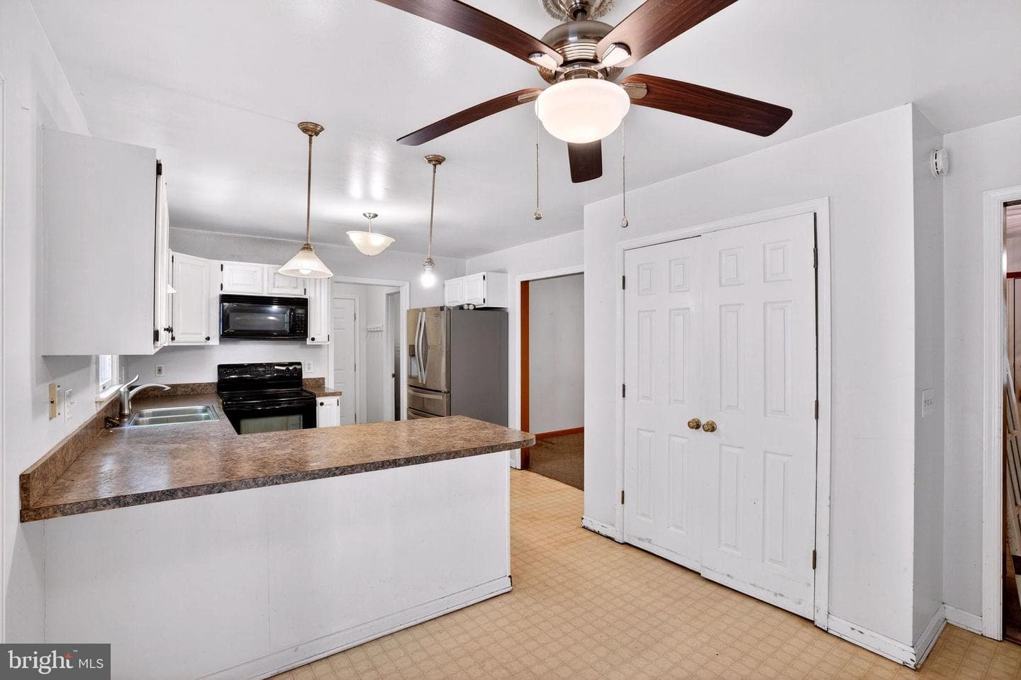 1005 Lantern Hill Court photo 10