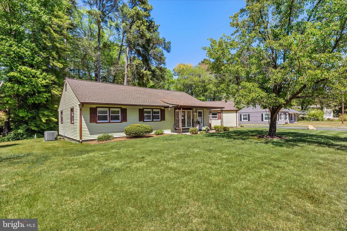 104 Oaklee Drive photo 2