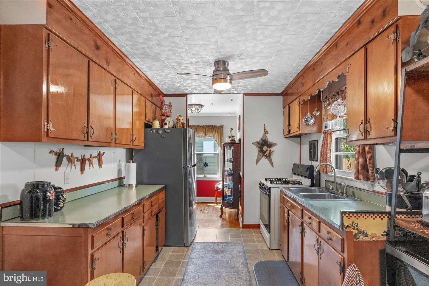 1504 S Division Street photo 10