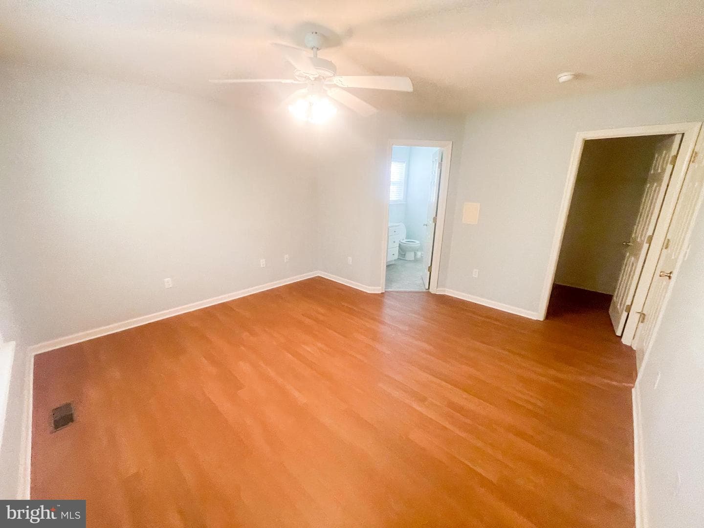 914 Sapphire Court photo 14