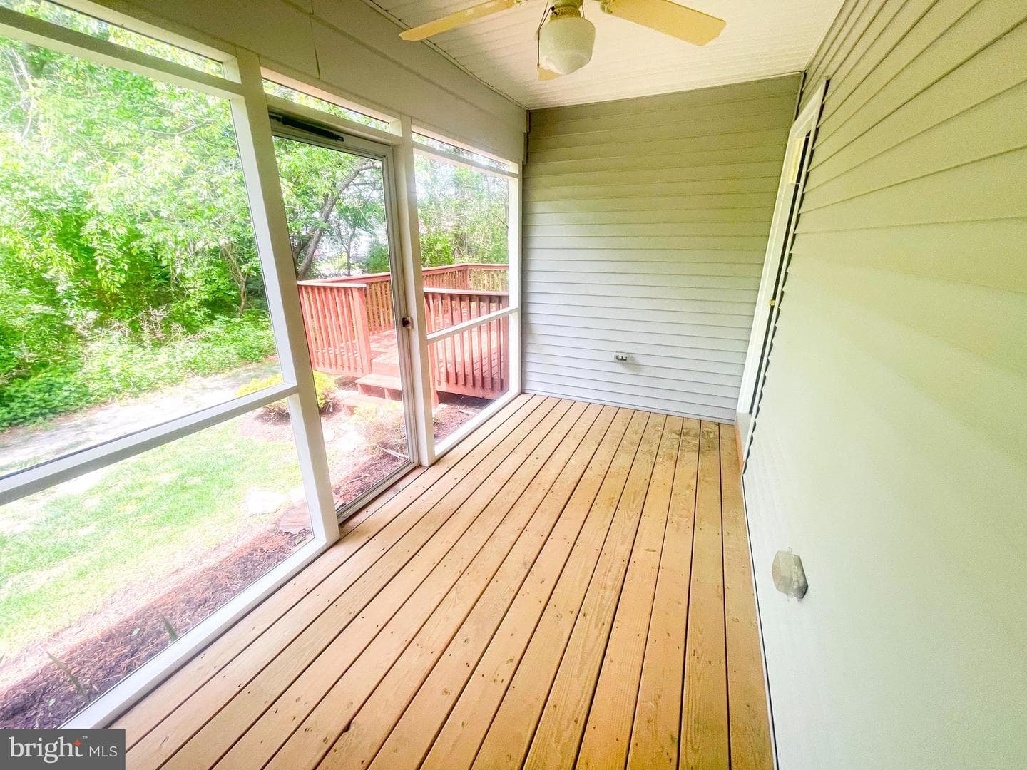 914 Sapphire Court photo 27