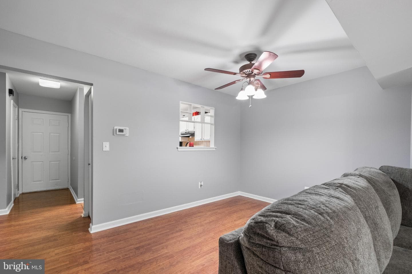731 Hemlock St photo 5