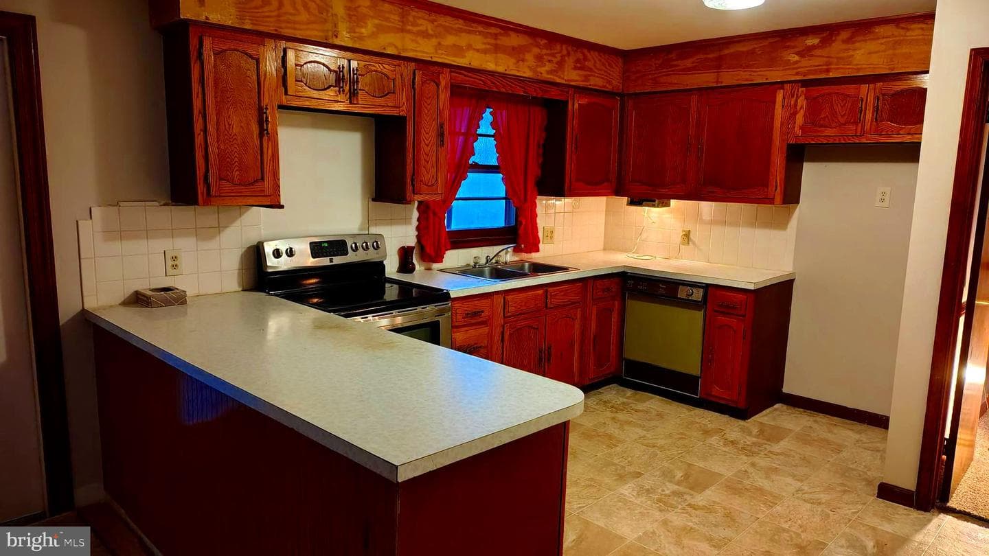 802 Oxford Circle photo 12