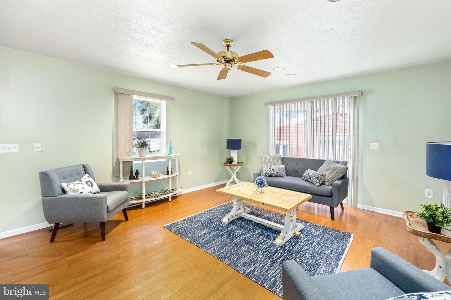 619 Wellington Circle photo 4