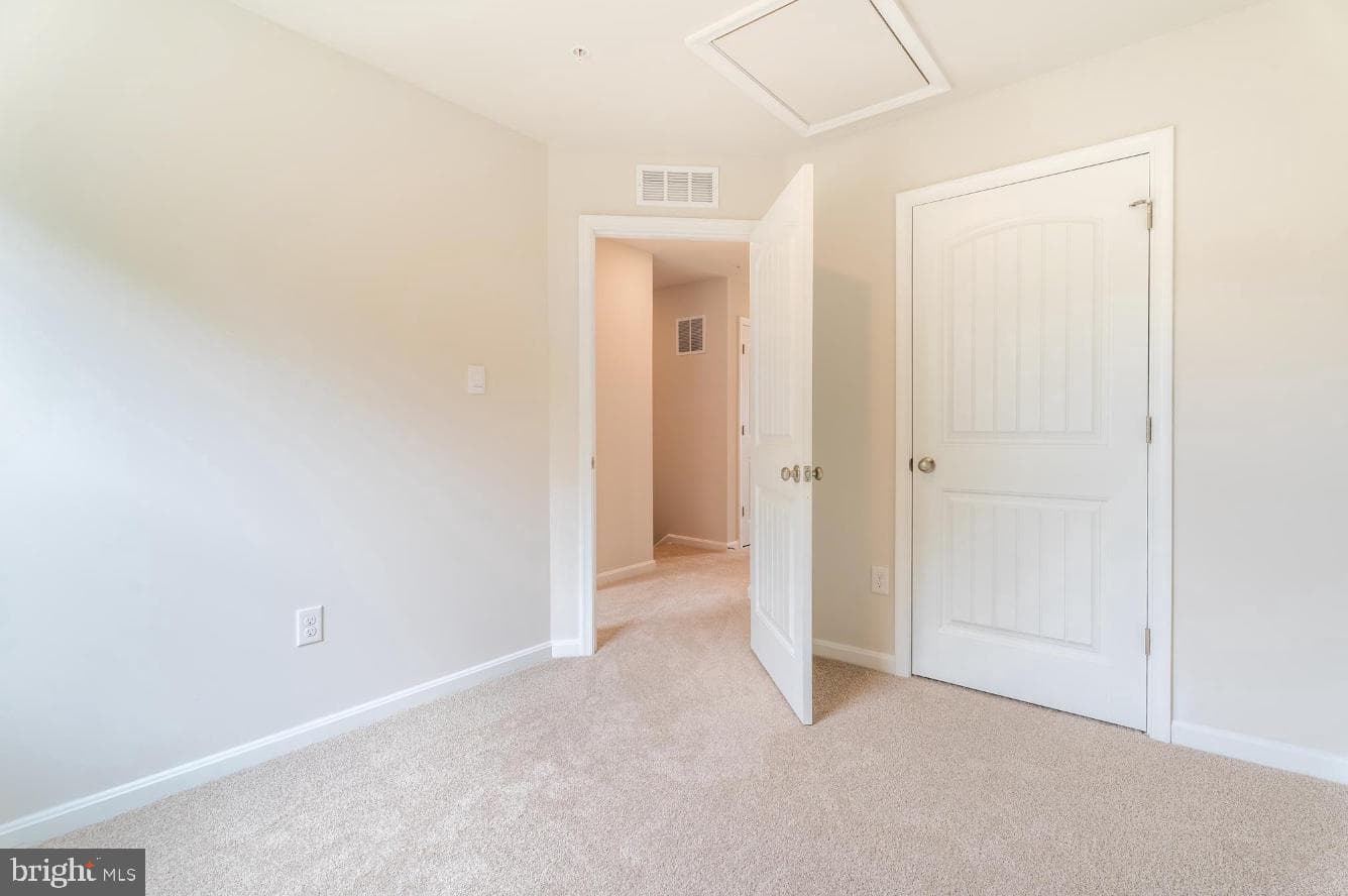 846 Derwent Lane photo 13