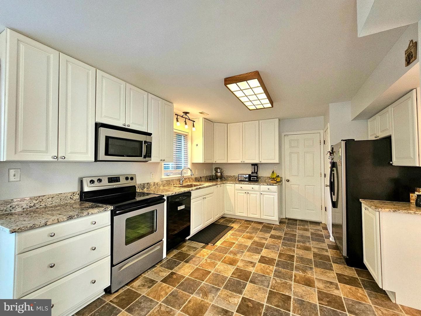607 Upland Court photo 8