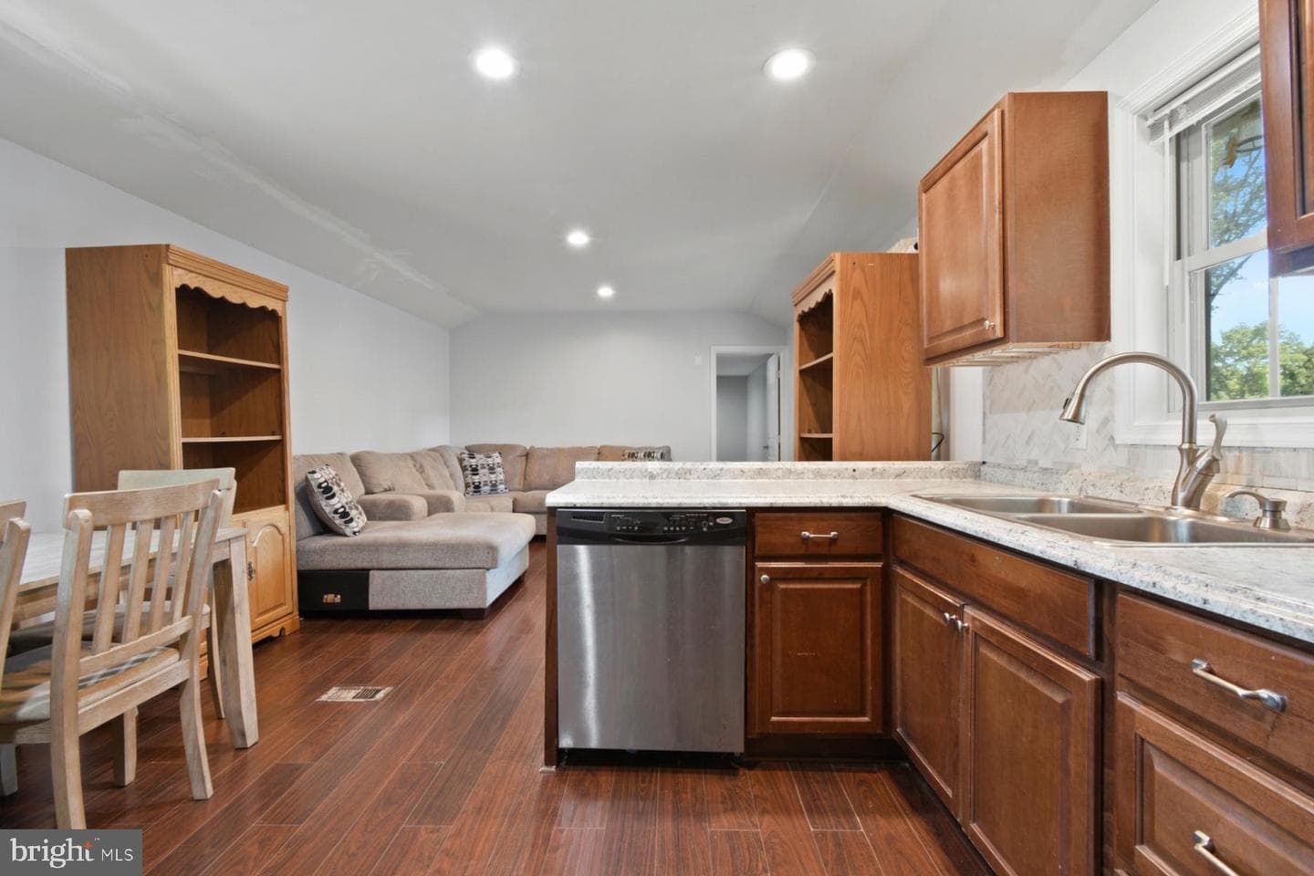 2516 Castle Street photo 12